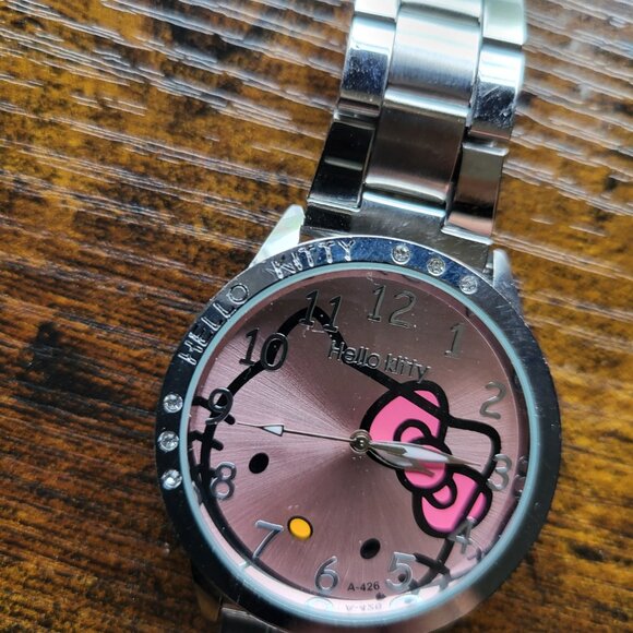 NWOT HELLO KITTY QUARTZ WATCH - Picture 2 of 6